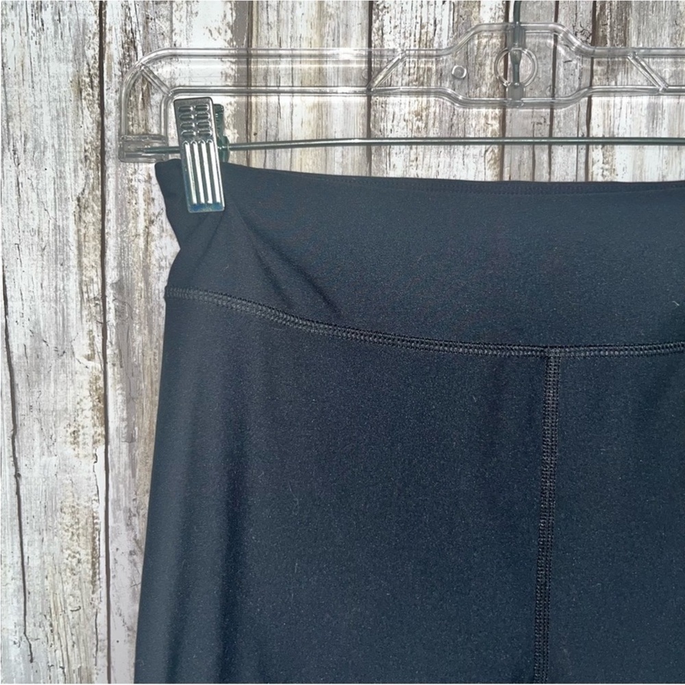 Under Armor Black Compression Crop Pants - Picture 3 of 4
